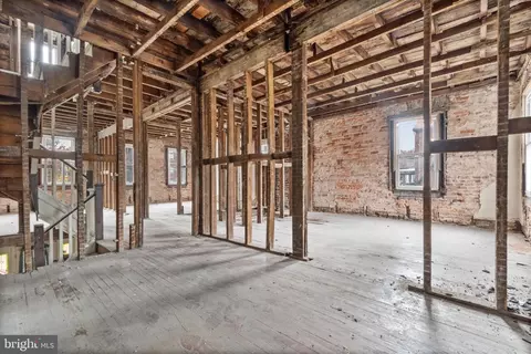 Entry Way - 109 E 33rd St, Baltimore, MD 21218 photo 6 of 18