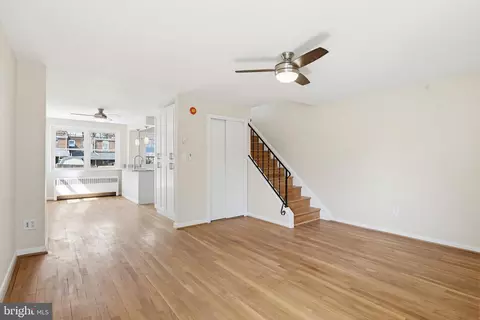 Living - 4132 Doris Ave, Baltimore, MD 21225 photo 3 of 5