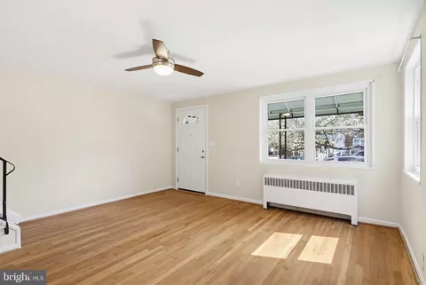 Living - 4132 Doris Ave, Baltimore, MD 21225 photo 2 of 5