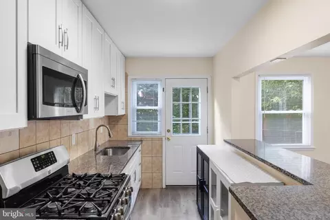Entry Way - 6816 Boston Ave, Baltimore, MD 21222 photo 2 of 3