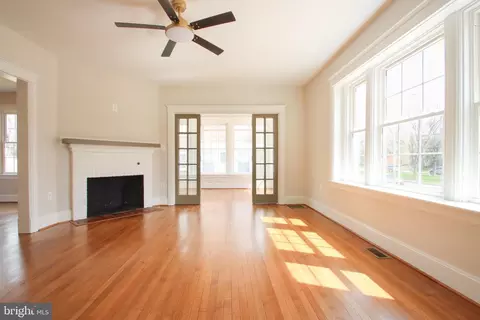 1518 E 33rd St, Baltimore, MD 21218 photo 2