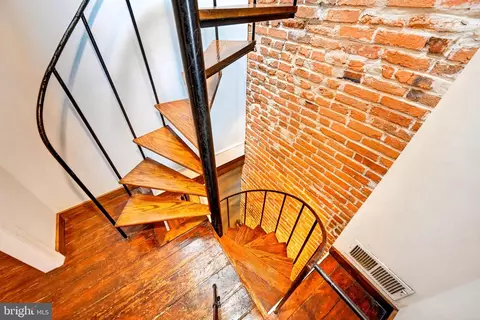 Entry Way - 11 E Wheeling St, Baltimore, MD 21230 photo 4 of 4