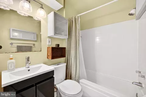 Bath - 11 E Wheeling St, Baltimore, MD 21230 photo 1 of 2