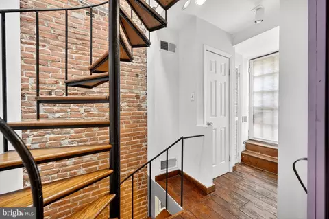 Entry Way - 11 E Wheeling St, Baltimore, MD 21230 photo 1 of 4