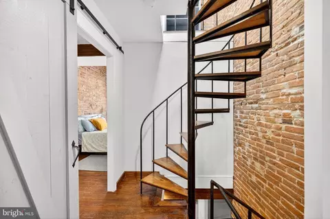 Entry Way - 11 E Wheeling St, Baltimore, MD 21230 photo 3 of 4