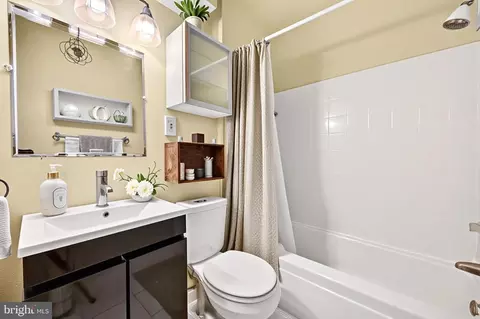 Bath - 11 E Wheeling St, Baltimore, MD 21230 photo 2 of 2