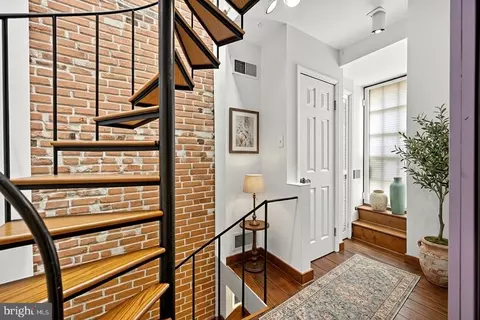 Entry Way - 11 E Wheeling St, Baltimore, MD 21230 photo 2 of 4