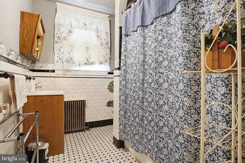 Bath - 4308 Parkside Dr, Baltimore, MD 21206 photo 1 of 3