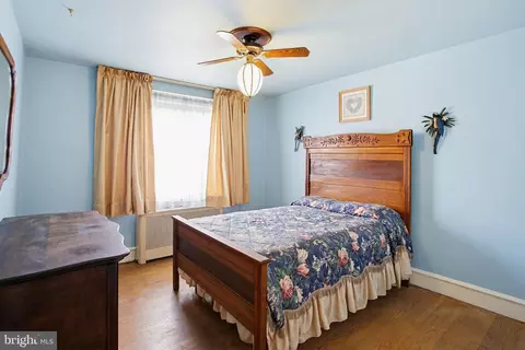 Bedroom - 4308 Parkside Dr, Baltimore, MD 21206 photo 2 of 5
