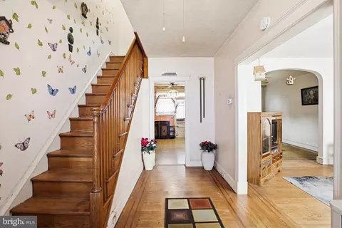 Entry Way - 4308 Parkside Dr, Baltimore, MD 21206 photo 1 of 3