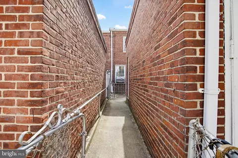 Entry Way - 4308 Parkside Dr, Baltimore, MD 21206 photo 3 of 3