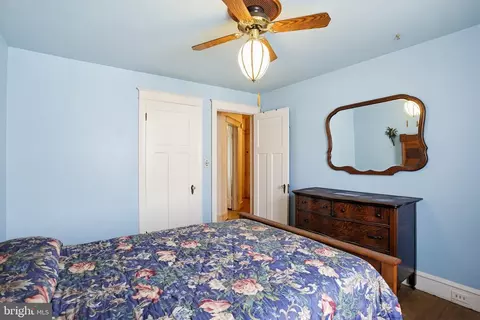 Bedroom - 4308 Parkside Dr, Baltimore, MD 21206 photo 3 of 5