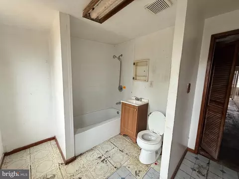 Entry Way - 2014 Eagle St, Baltimore, MD 21223 photo 3 of 4