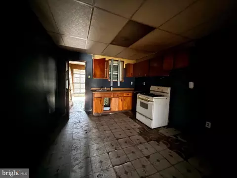 Entry Way - 2014 Eagle St, Baltimore, MD 21223 photo 1 of 4