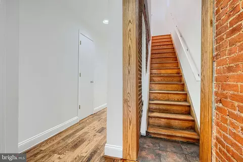 Entry Way - 101 W Clement St W, Baltimore, MD 21230 photo 4 of 5