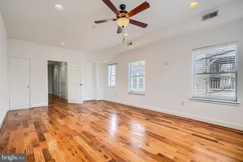 Living - 101 W Clement St W, Baltimore, MD 21230 photo 7 of 11