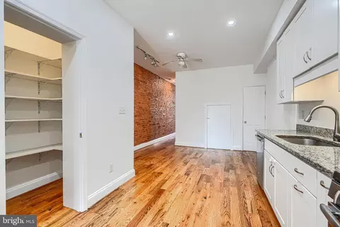 Entry Way - 101 W Clement St W, Baltimore, MD 21230 photo 3 of 5