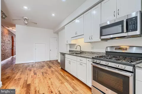 Entry Way - 101 W Clement St W, Baltimore, MD 21230 photo 2 of 5
