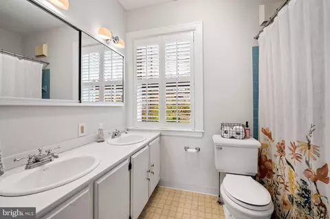 Bath - 328 Tunbridge Rd, Baltimore, MD 21212 photo 3 of 4