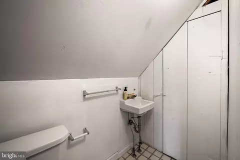 Bath - 328 Tunbridge Rd, Baltimore, MD 21212 photo 4 of 4