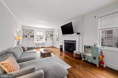 Living - 328 Tunbridge Rd, Baltimore, MD 21212 photo 1 of 1