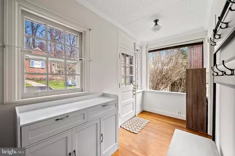 Entry Way - 328 Tunbridge Rd, Baltimore, MD 21212 photo 4 of 5