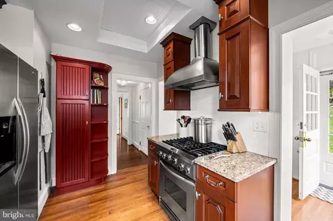 Kitchen - 328 Tunbridge Rd, Baltimore, MD 21212 photo 7 of 8