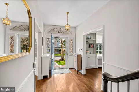 Entry Way - 328 Tunbridge Rd, Baltimore, MD 21212 photo 1 of 5