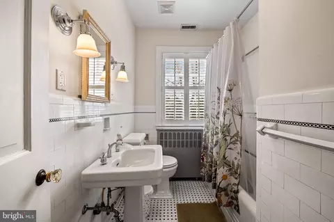 Bath - 328 Tunbridge Rd, Baltimore, MD 21212 photo 2 of 4