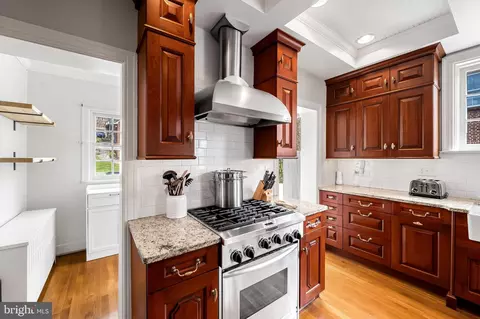 Kitchen - 328 Tunbridge Rd, Baltimore, MD 21212 photo 4 of 8