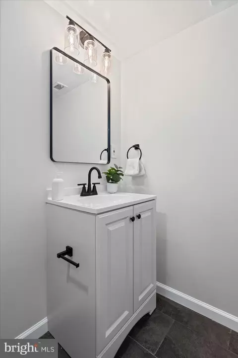 Bath - 3555 Elmora Ave, Baltimore, MD 21213 photo 3 of 4