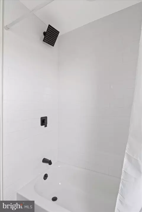 Bath - 3555 Elmora Ave, Baltimore, MD 21213 photo 2 of 4