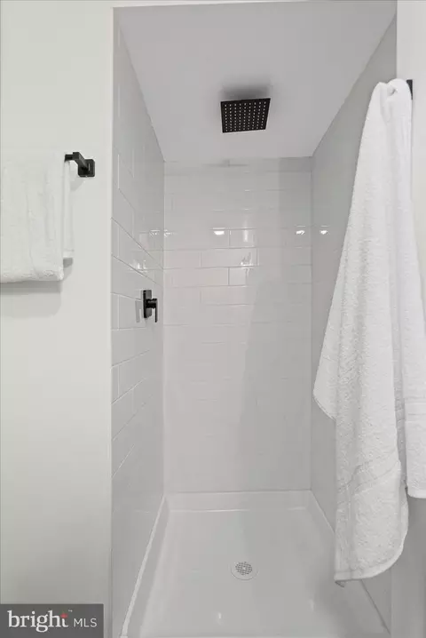 Bath - 3555 Elmora Ave, Baltimore, MD 21213 photo 4 of 4