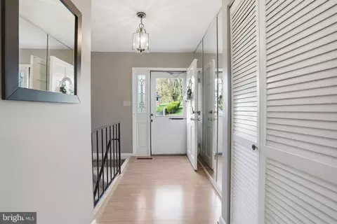 Entry Way - 405 Nottingham Rd, Baltimore, MD 21229 photo 1 of 2