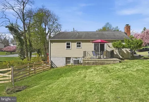 Exterior - 405 Nottingham Rd, Baltimore, MD 21229 photo 4 of 4