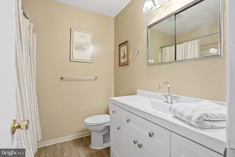 Bath - 405 Nottingham Rd, Baltimore, MD 21229 photo 1 of 2