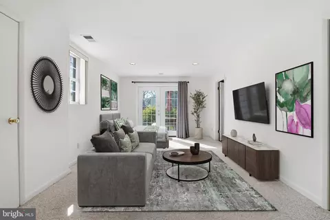Living - 405 Nottingham Rd, Baltimore, MD 21229 photo 3 of 4