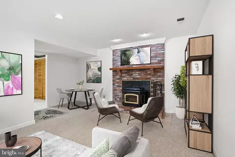 Living - 405 Nottingham Rd, Baltimore, MD 21229 photo 4 of 4