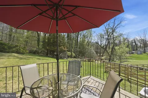 Exterior - 405 Nottingham Rd, Baltimore, MD 21229 photo 2 of 4