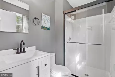 Other - 405 Nottingham Rd, Baltimore, MD 21229 photo 1 of 7