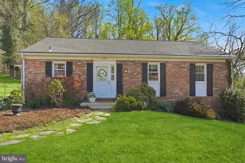 405 Nottingham Rd, Baltimore, MD 21229