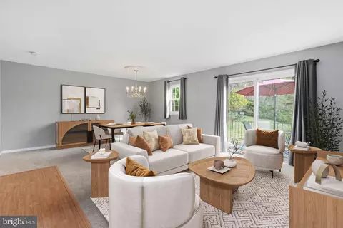 Living - 405 Nottingham Rd, Baltimore, MD 21229 photo 1 of 4