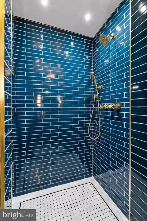 Bath - 2529 Eastern Ave, Baltimore, MD 21224 photo 7 of 8