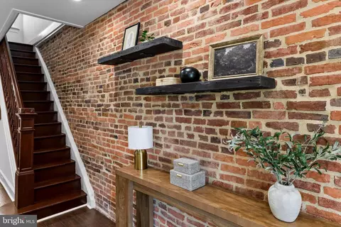 Entry Way - 2529 Eastern Ave, Baltimore, MD 21224 photo 3 of 7