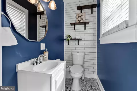 Bath - 2529 Eastern Ave, Baltimore, MD 21224 photo 1 of 8