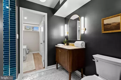 Bath - 2529 Eastern Ave, Baltimore, MD 21224 photo 6 of 8