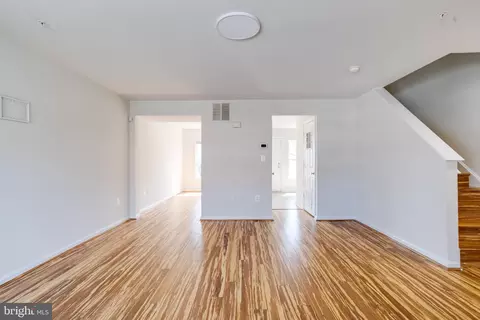 Living - 607 Gold St, Baltimore, MD 21217 photo 3 of 13