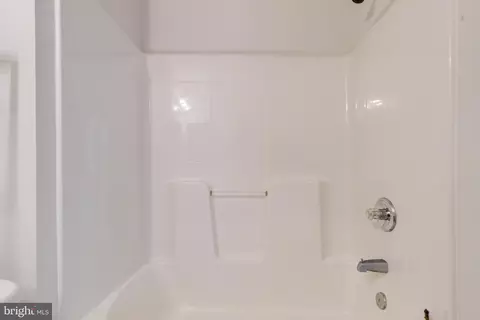 Bath - 607 Gold St, Baltimore, MD 21217 photo 5 of 5