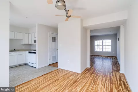 Living - 607 Gold St, Baltimore, MD 21217 photo 11 of 13