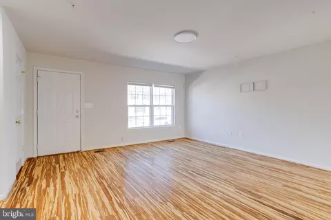 Living - 607 Gold St, Baltimore, MD 21217 photo 7 of 13